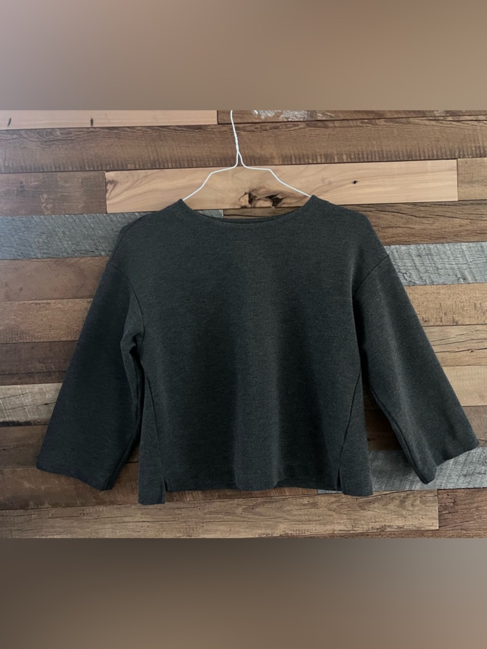 Uniqlo Women's Sweater in Dark Charcoal. Cropped. 3/4 sleeves. Oversized. Size S